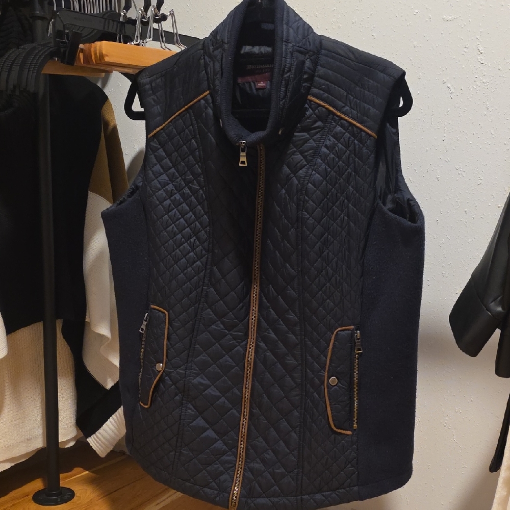 Johnston & Murphy Navy Quilted Vest with Brown Piping Accents